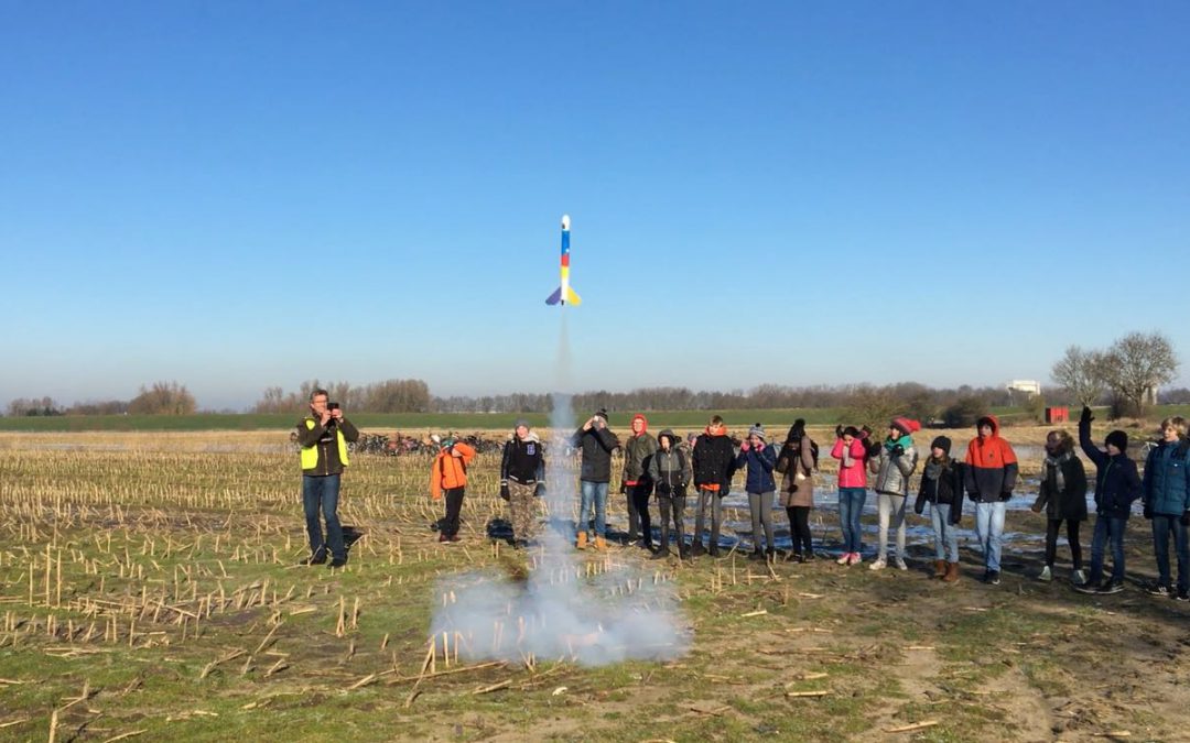 Zelfgebouwde raketten afgeschoten